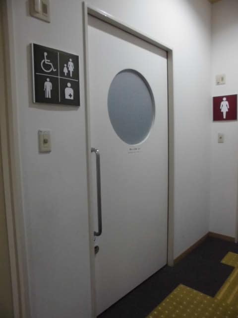 今川図書館 のトイレ入口写真