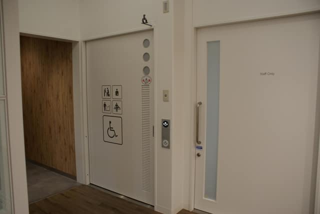 中央図書館 のトイレ入口写真