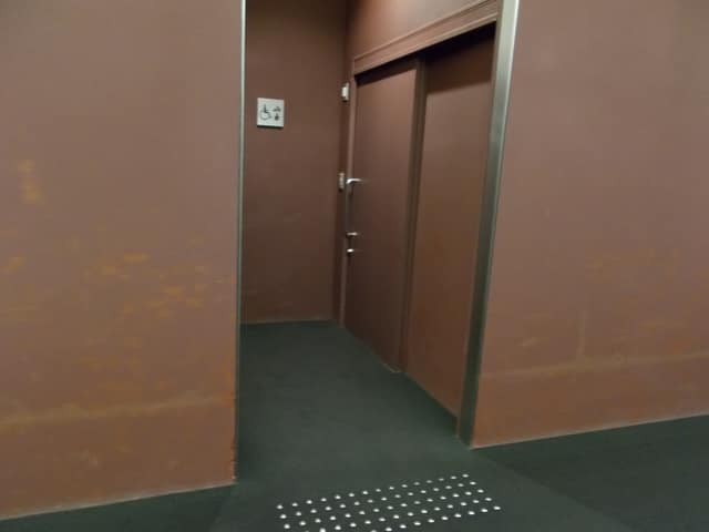 杉並芸術会館(座・高円寺) のトイレ入口写真
