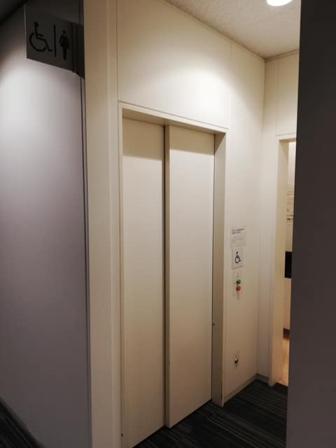荻窪区民事務所・産業振興センター のトイレ入口写真