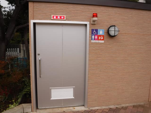 本天沼南公園 のトイレ入口写真