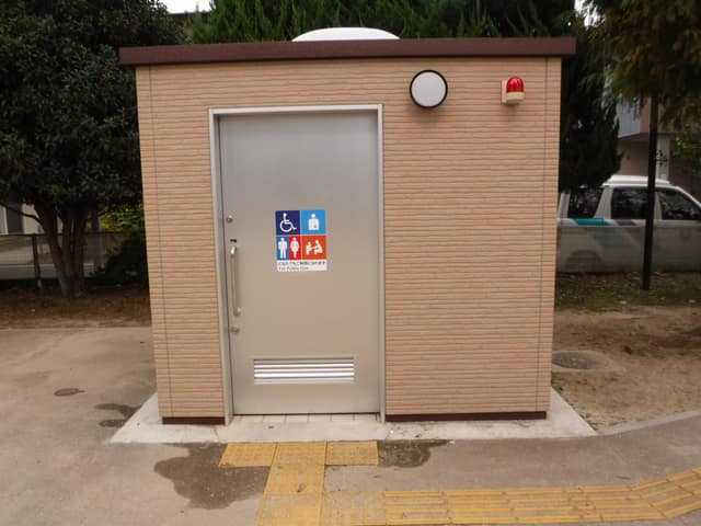 新町鳥居先公園 のトイレ入口写真