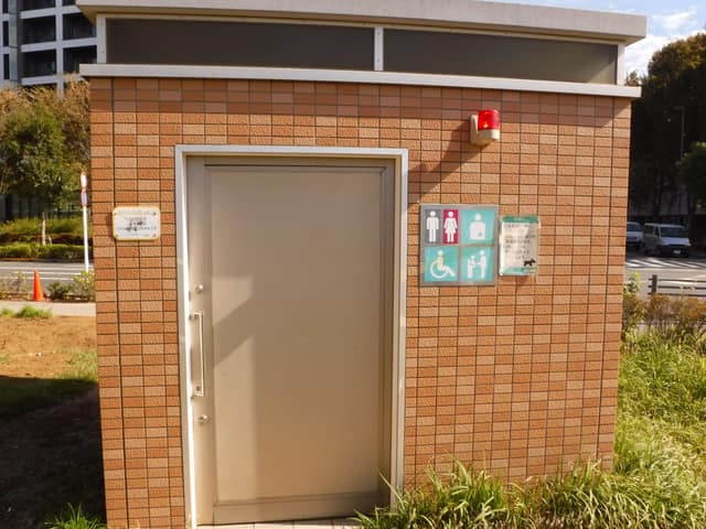 高円寺北一みどり公園 のトイレ入口写真
