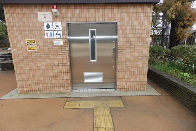 和泉二丁目公園 のトイレ入口写真