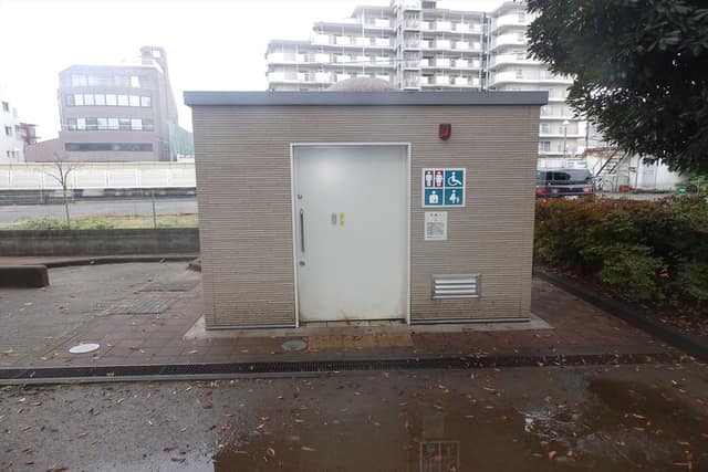 今川一丁目公園 のトイレ入口写真