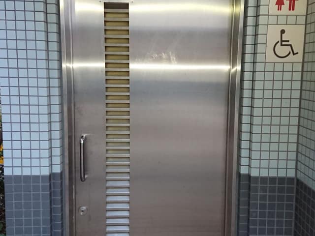 妙正寺公園 のトイレ入口写真