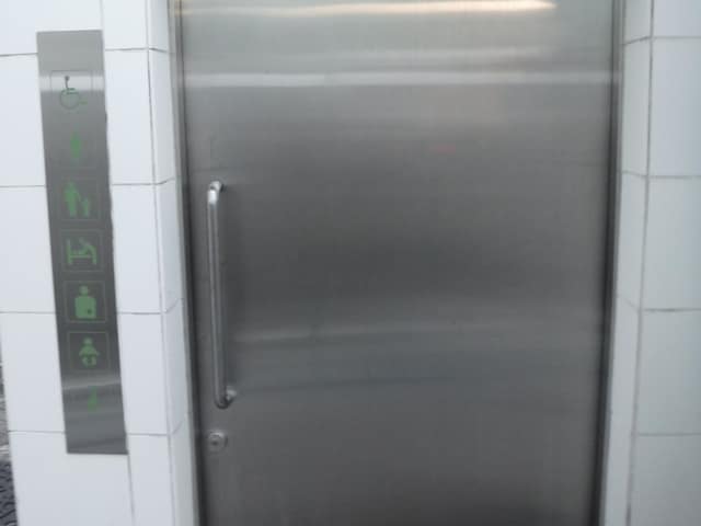 西永福公衆便所 のトイレ入口写真