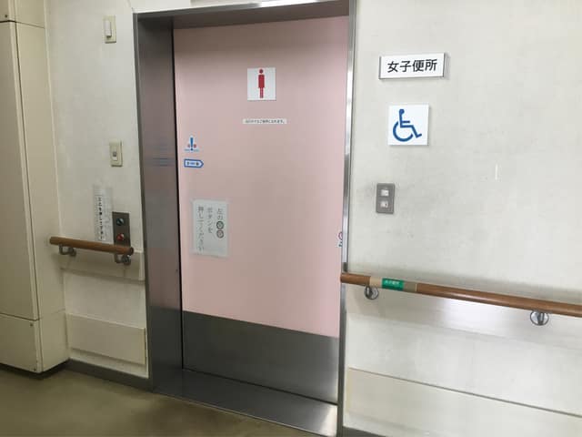 和田障害者交流館・和田区民集会所併設施設 のトイレ入口写真