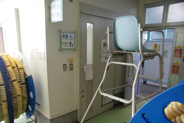 和田堀公園プール のトイレ入口写真