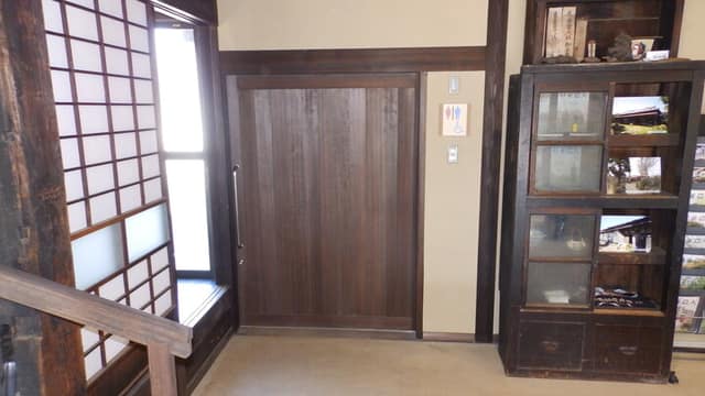 杉並区農福連携農園(管理棟) のトイレ入口写真