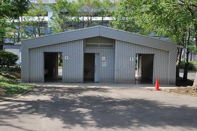 東白鬚公園 のトイレ入口写真