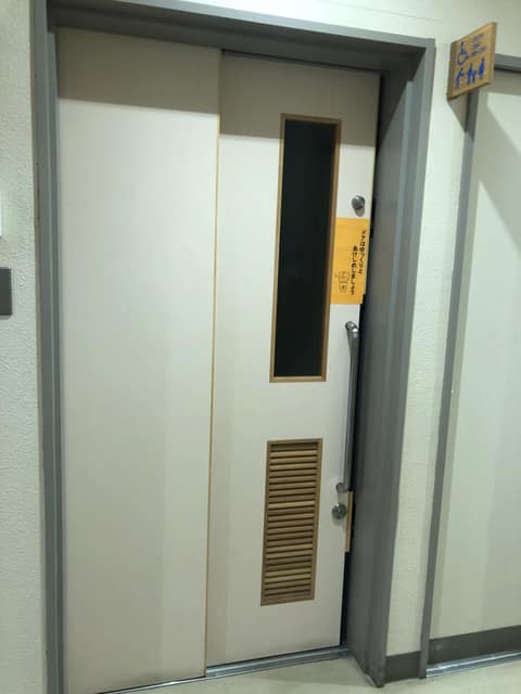 東駒形コミュニティ会館 のトイレ入口写真