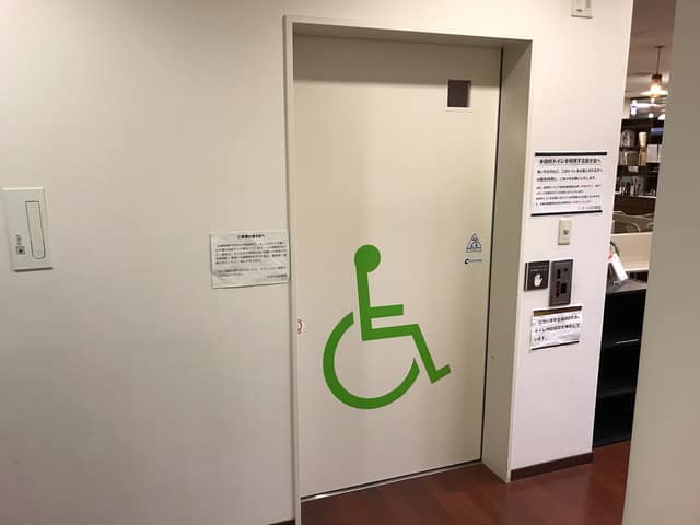 ひきふね図書館 のトイレ入口写真