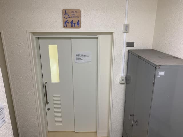 八広図書館 のトイレ入口写真