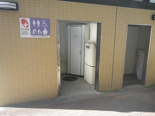 横川公園 のトイレ入口写真