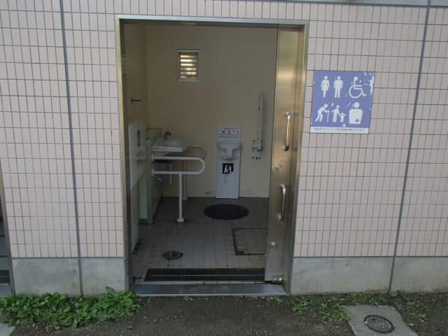 文花宮前橋公園 のトイレ入口写真