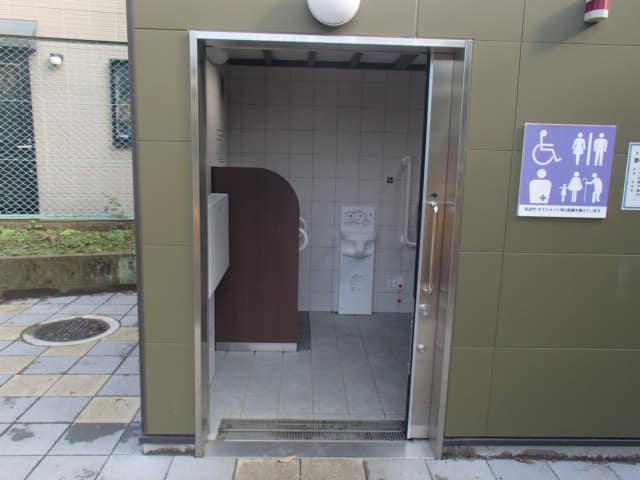 八広中央公園 のトイレ入口写真