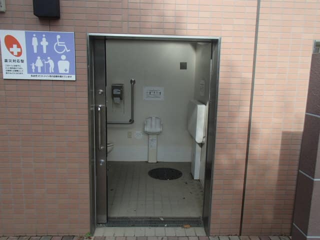 八広公園 のトイレ入口写真