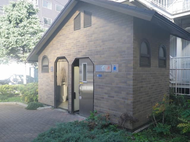 竪川親水公園 のトイレ入口写真