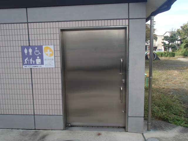さくら児童遊園 のトイレ入口写真