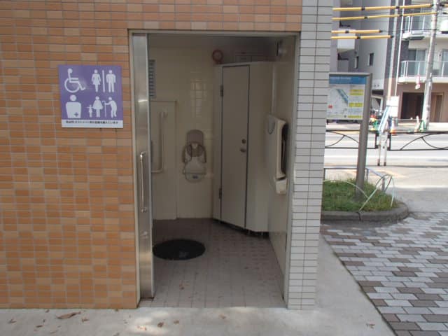 けやき児童遊園 のトイレ入口写真