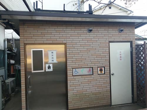 緑と花の学習園 のトイレ入口写真