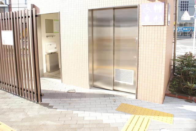 八広第一児童遊園 のトイレ入口写真