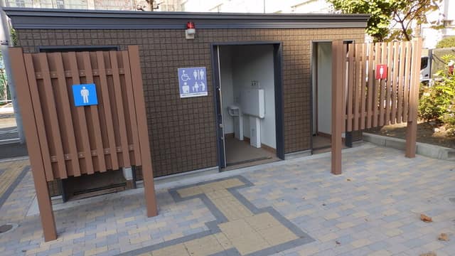 若宮公園 のトイレ入口写真