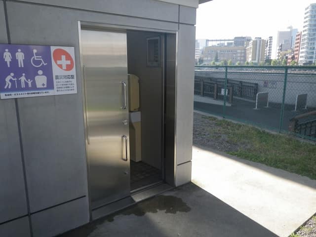 両国橋児童遊園 のトイレ入口写真