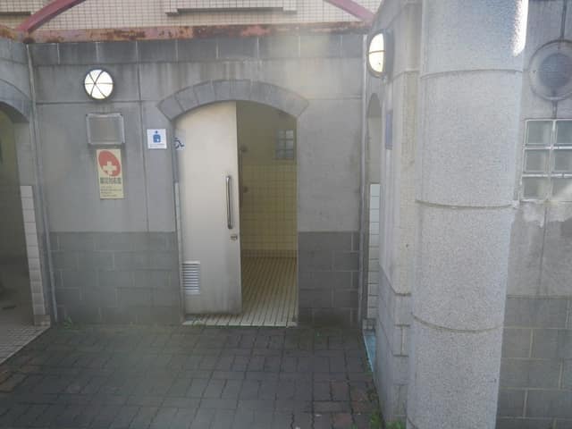 江東橋際公衆便所 のトイレ入口写真