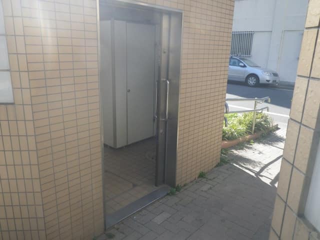 江東橋公園 のトイレ入口写真