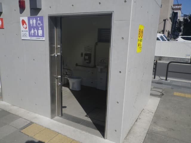 緑町公園 のトイレ入口写真