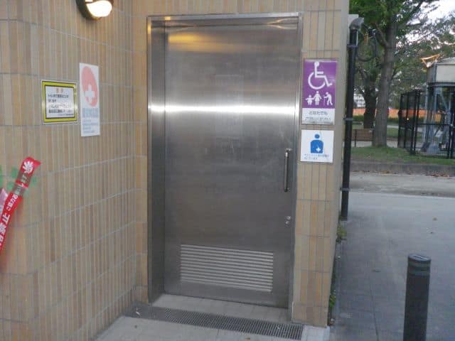 錦糸公園(西) のトイレ入口写真