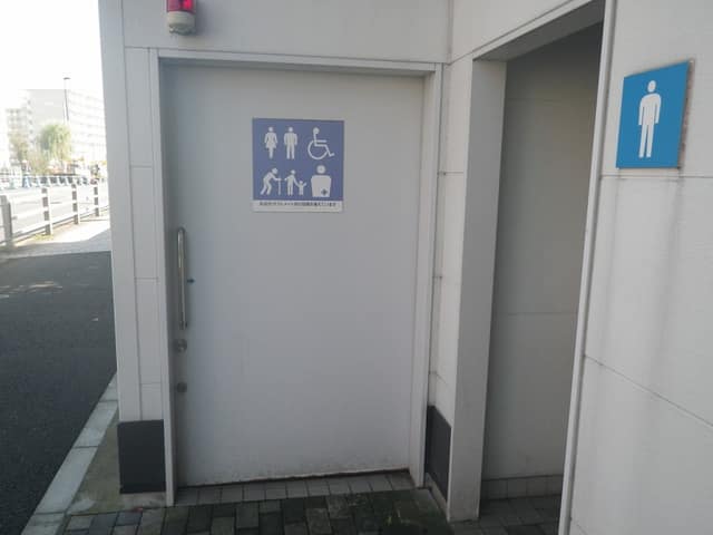 柳島橋際 のトイレ入口写真