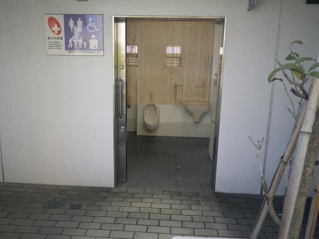 東武橋際 のトイレ入口写真