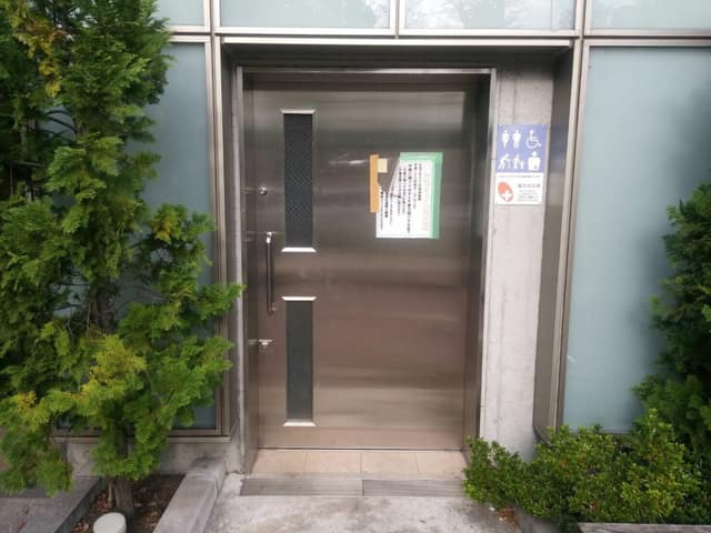 隅田公園(言問橋際) のトイレ入口写真