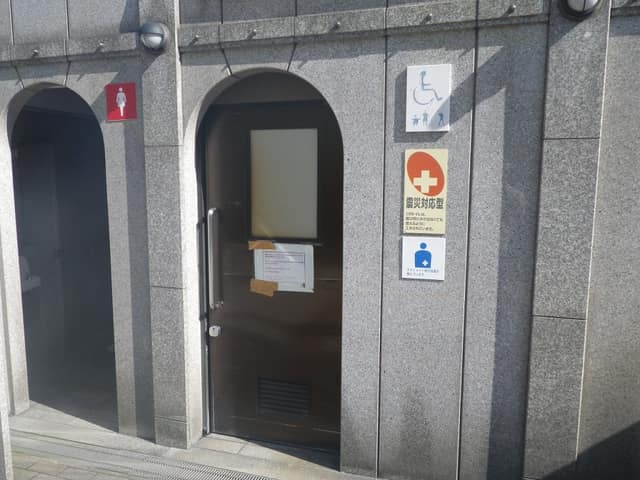 両国駅西口公衆便所 のトイレ入口写真