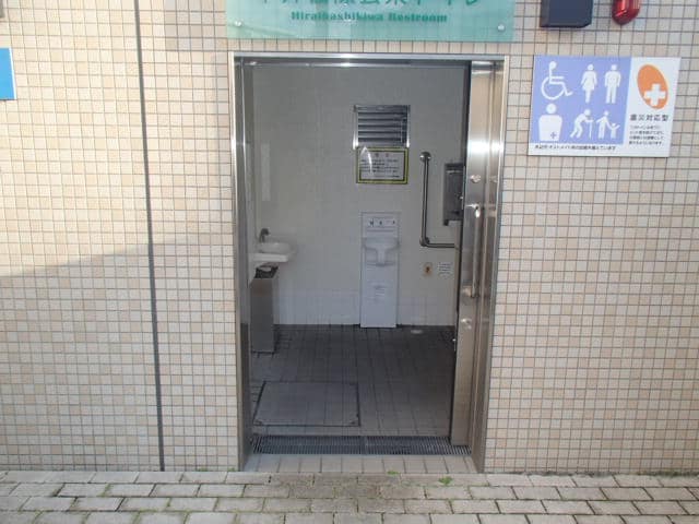 平井橋際 のトイレ入口写真