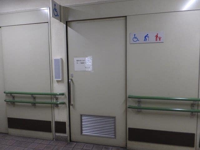 すみだ福祉保健センター のトイレ入口写真