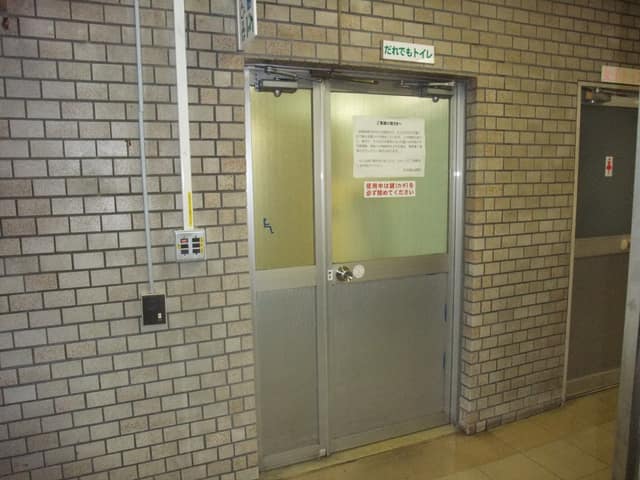 墨田区社会福祉会館 のトイレ入口写真