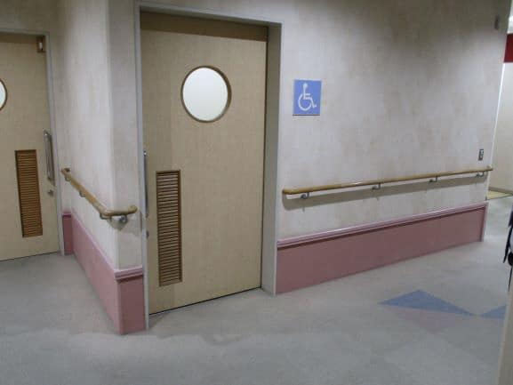 梅若ゆうゆう館 のトイレ入口写真