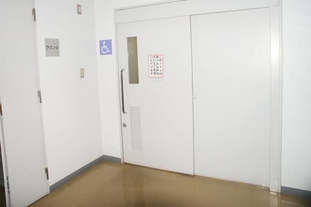 両国屋内プール のトイレ入口写真
