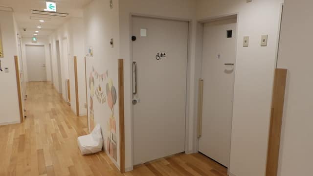 両国子育てひろば のトイレ入口写真