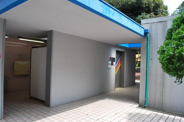 恩賜上野動物園 のトイレ入口写真