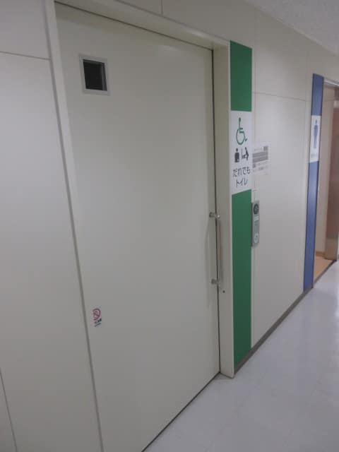 役所本庁舎 のトイレ入口写真