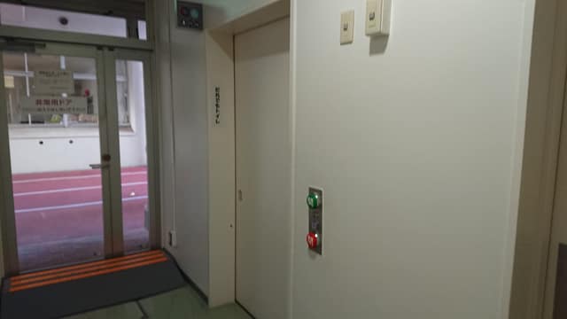 西部区民事務所(金杉区民館) のトイレ入口写真