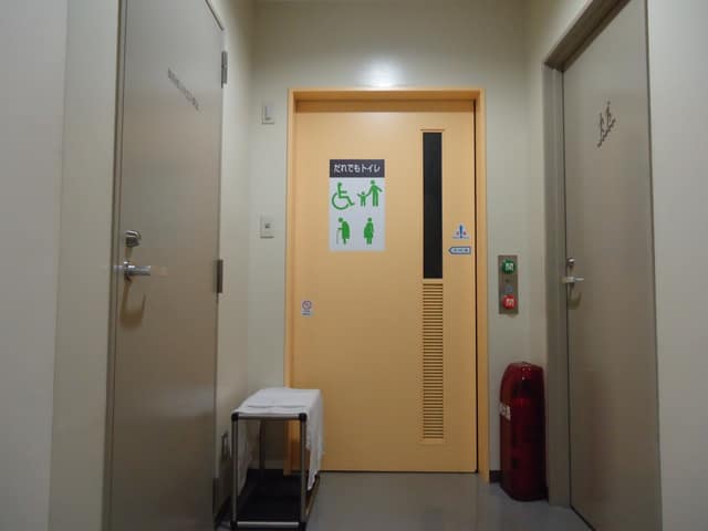 台東区北部区民事務所清川分室(台東区立清川区民館) のトイレ入口写真