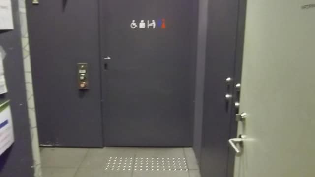 浅草文化観光センター のトイレ入口写真