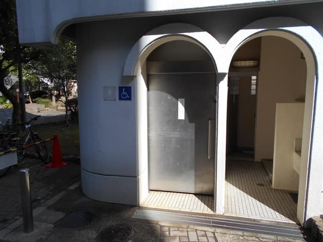 柳北公園 のトイレ入口写真
