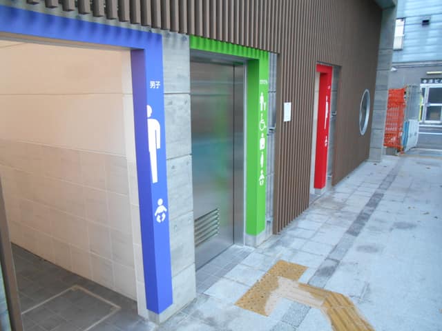 御徒町公園 のトイレ入口写真